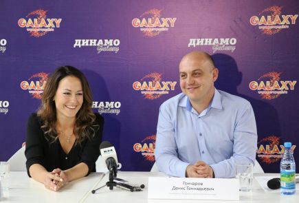 Заслуженный мастер спорта по кёрлингу Екатерина Галкина провела мастер-класс в Барнауле. Фото: Виталий УЛАНОВ