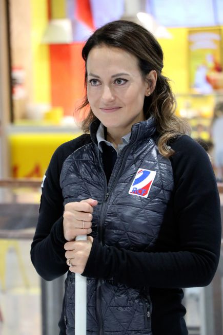 Заслуженный мастер спорта по кёрлингу Екатерина Галкина провела мастер-класс в Барнауле. Фото: Виталий УЛАНОВ