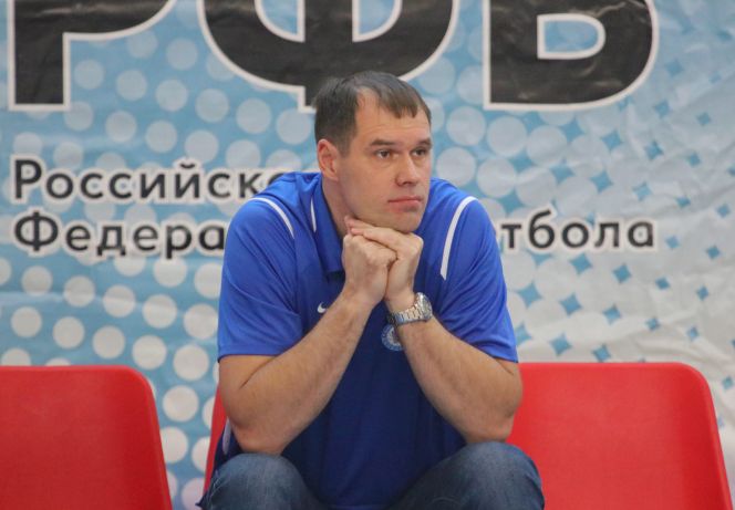 «АлтайБаскет» на своей площадке проиграл «Новосибирску» в товарищеском матче - 58:90. Фото: Виталий УЛАНОВ