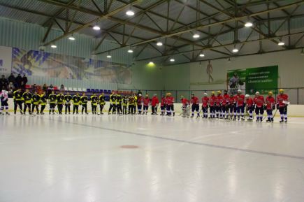 В Славгороде стартовал финальный турнир Всероссийских соревнований на призы клуба «Золотая шайба» среди команд Урала и Сибири.