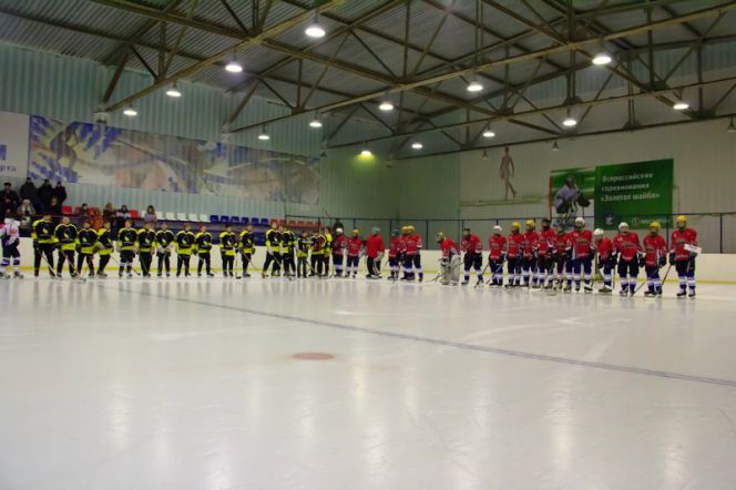 В Славгороде стартовал финальный турнир Всероссийских соревнований на призы клуба «Золотая шайба» среди команд Урала и Сибири.