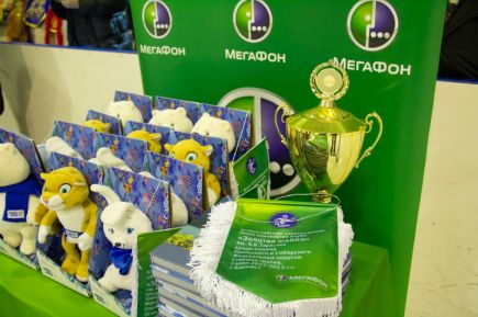 В Славгороде стартовал финальный турнир Всероссийских соревнований на призы клуба «Золотая шайба» среди команд Урала и Сибири.