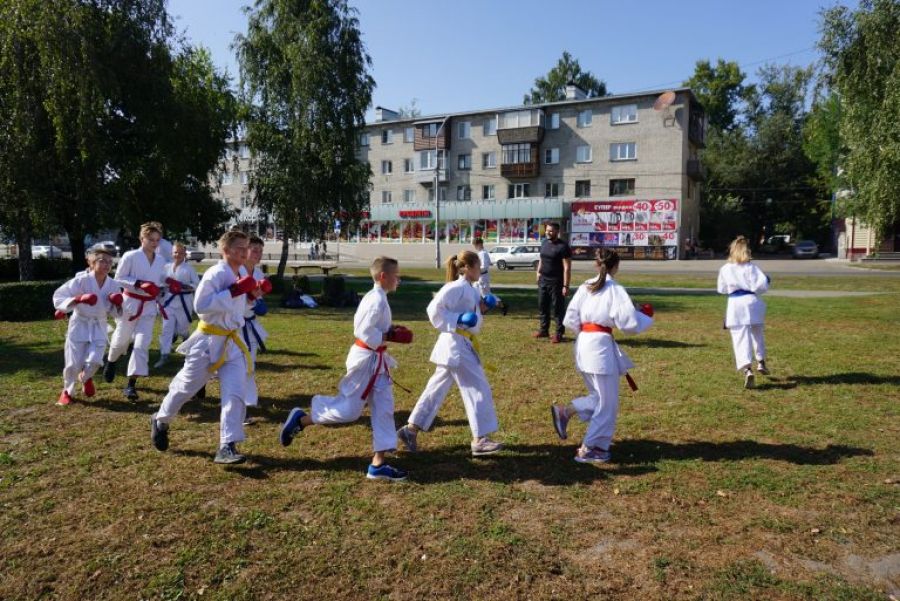 Бийская спортивная школа № 2 организовала яркую презентацию секций. Фото: Ксения ЦАПКО