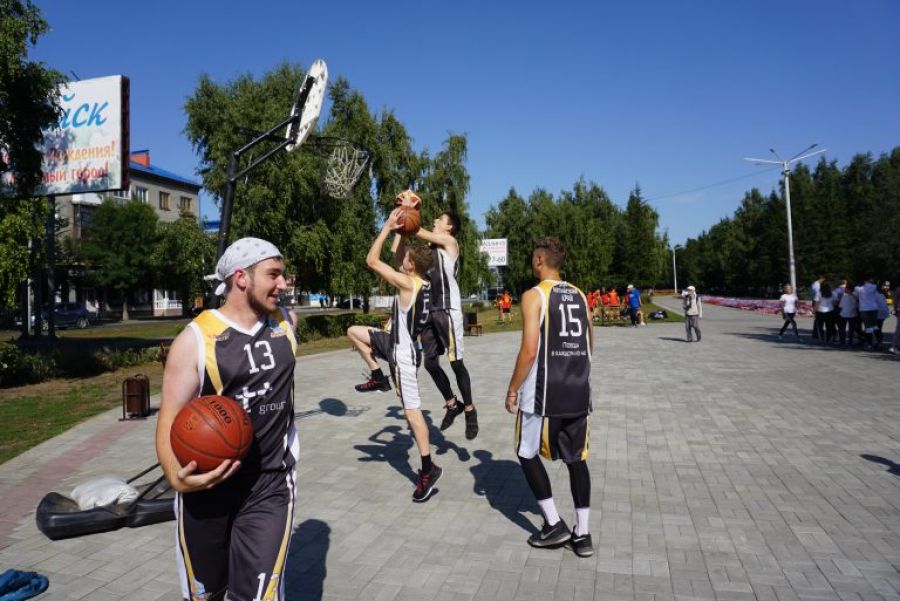 Бийская спортивная школа № 2 организовала яркую презентацию секций. Фото: Ксения ЦАПКО