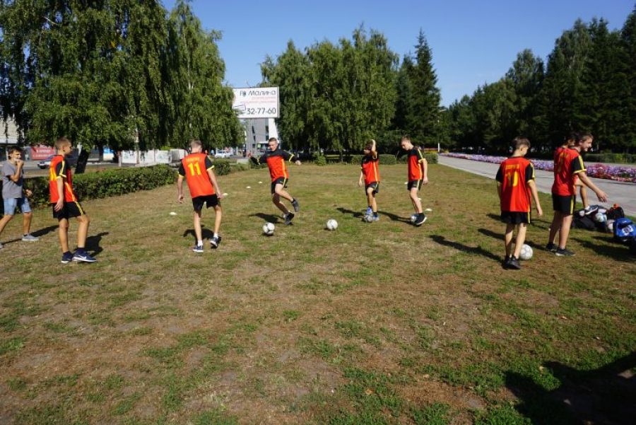 Бийская спортивная школа № 2 организовала яркую презентацию секций. Фото: Ксения ЦАПКО