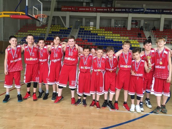 Юношеская команда СШОР «АлтайБаскет» заняла второе место в Лиге Сибири. Фото: СШОР «АлтайБаскет»