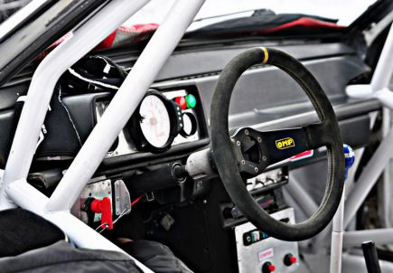 Алтайские гонщики заняли третье командное место на Открытом кубке губернатора Новосибирской области по автомобильным гонкам на коротком треке «Вечерние ледовые автогонки» (фото).