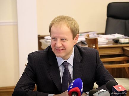 Встреча губернатора Алтайского края Виктора Томенко с организаторами и спортивными судьями международных соревнований по гребле "Кубок чемпионов. Фото: Антон Федотов.