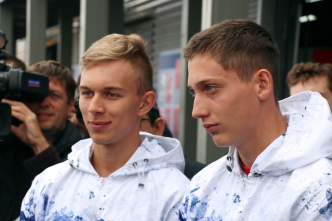 Владлен Ушаков и Артём Пискун (справа) - воспитанники СШОР по гребле имени Константина Костенко. Фото: Виталий УЛАНОВ