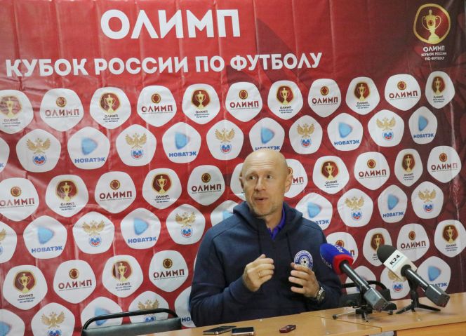 Главный тренер «Оренбурга» Владимир Федотов. Фото: Виталий УЛАНОВ