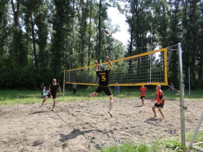 Кто сыграет в "пляжку"