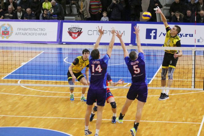 «Университет» - «Автомобилист». Фото: Виталий УЛАНОВ