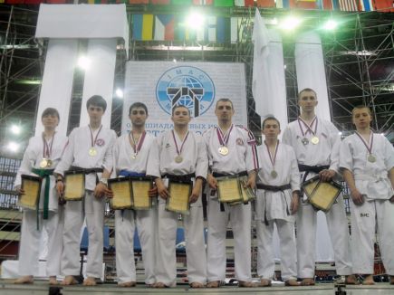 Четыре алтайских спортсмена примут участие в чемпионате и первенстве мира по спортивному контактному каратэ (косики каратэ).