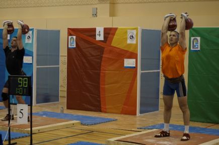 Семь гиревиков из Алтайского края завоевали путёвки в финал чемпионата России (фото).