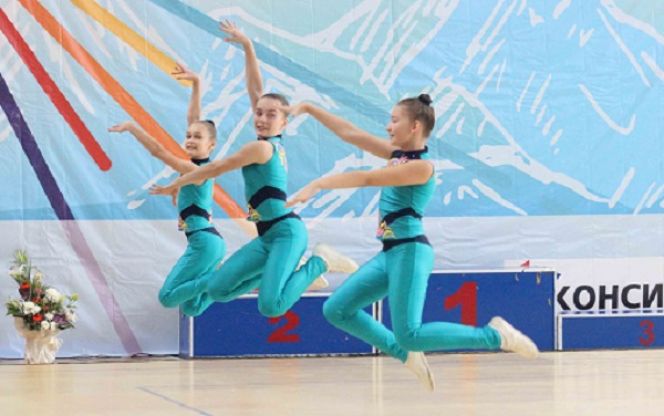 Аэробика — это зрелищно и очень непросто. Фото: Ярослав МАХНАЧЁВ