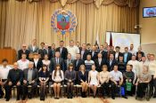Губернатор Алтайского края Александр Карлин вручил награды алтайским спортсменам и спортивным журналистам.