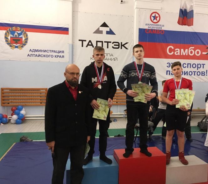 Змеиногорские борцы вновь подтвердили звание одних из сильнейших в крае