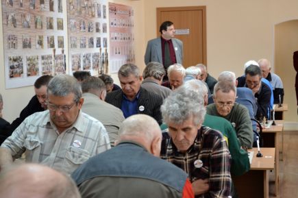 Мастер ФИДЕ из Барнаула Сергей Якимов стал победителем традиционного блиц-турнира среди ветеранов, посвящённого Дню Победы.