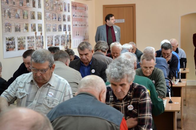 Мастер ФИДЕ из Барнаула Сергей Якимов стал победителем традиционного блиц-турнира среди ветеранов, посвящённого Дню Победы.