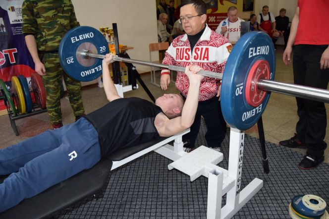 Около полусотни инваспортсменов приняли участие в чемпионате края по пауэрлифтингу