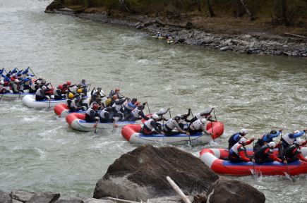 В 35-й раз состоялись традиционные соревнования по рафтингу и гребному слалому «Чуя-Ралли» (фото).