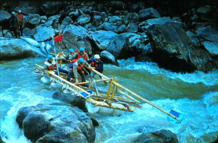 В 35-й раз состоялись традиционные соревнования по рафтингу и гребному слалому «Чуя-Ралли» (фото).