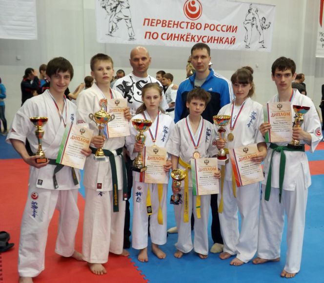 Шесть медалей завоевали алтайские спортсмены на первенстве России по шинкиокушинкай каратэ.