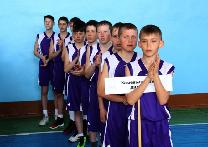 В Камне-на-Оби состоялся краевой турнир памяти заслуженного тренера России Виталия Гельвиха среди юношей 2000-2001 годов рождения (фото).