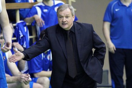 "АлтайБаскет" в первом матче плей-офф за пятое место в Суперлиге уступил в Новосибирске местной одноимённой команде - 76:80 (фото).