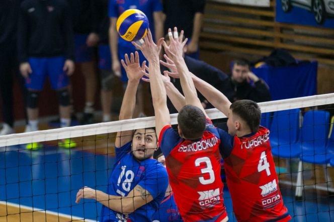 "Университет" - "Искра". Фото Олега БОГДАНОВА. 