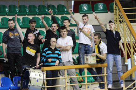 "АлтайБаскет" в первом матче плей-офф за пятое место в Суперлиге уступил в Новосибирске местной одноимённой команде - 76:80 (фото).