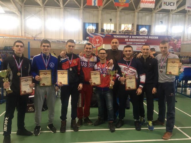 Алтайские кикбоксёры взяли 12 медалей на чемпионате и первенстве России среди студентов