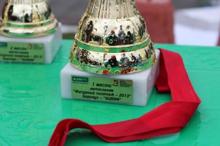 Завершился открытый чемпионат Барнаула по автомобильному слалому «Фигурный пилотаж 2013».