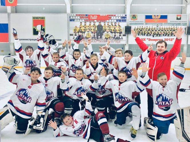 Хоккеисты "Алтая" выиграли Кубок мэра Кемерова