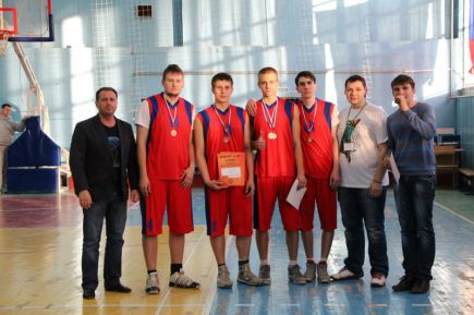 Мужская и женская команды Алтайской педакадемии завоевали путёвки в финал первенства России по стритболу среди студентов.