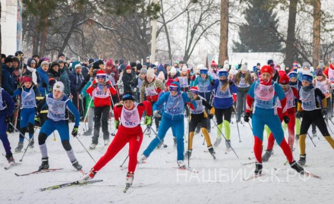 Бийск принял участников массового забега "Лыжня России-2019"