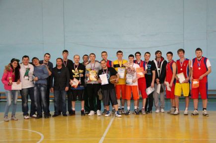 Мужская и женская команды Алтайской педакадемии завоевали путёвки в финал первенства России по стритболу среди студентов.