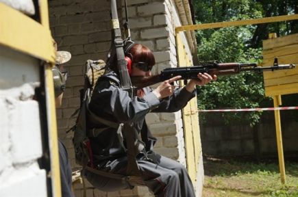 Команда Барнаульского юридического института успешно выступила на чемпионате вузов МВД России по стрельбе из боевого ручного стрелкового оружия (фото).