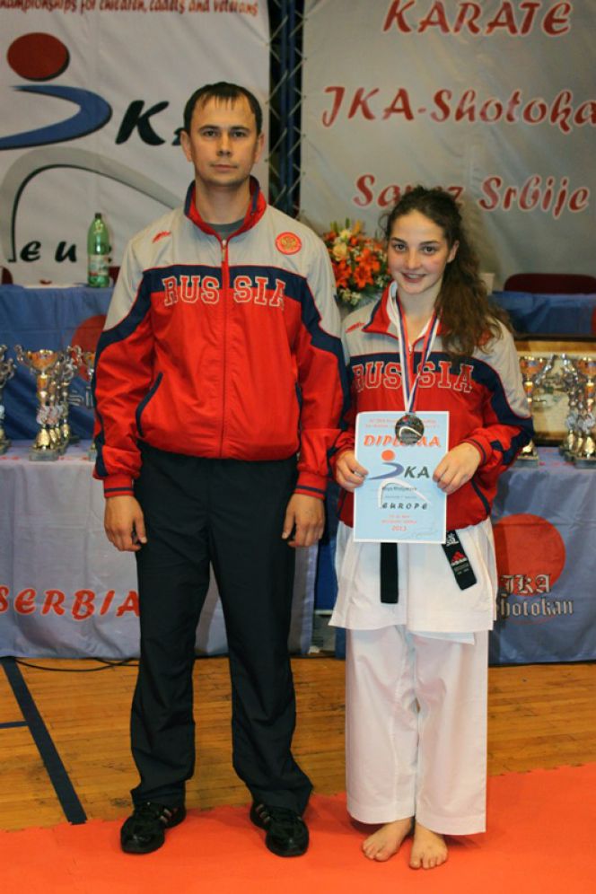 Бийчанки Асия Холякова и Валерия Борисова – призёры первенства Европы по каратэ-до сётокан (JKA).