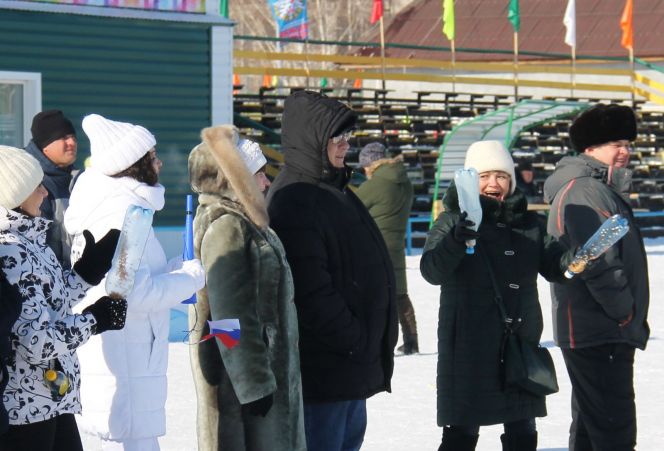 Болельщицы ребрихинской сборной на краевой сельской олимпиаде. Фото: Анна Недобиткова.
