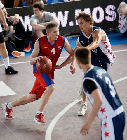 Алтайские команды удачно дебютировали в первенстве России по стритболу среди студентов.