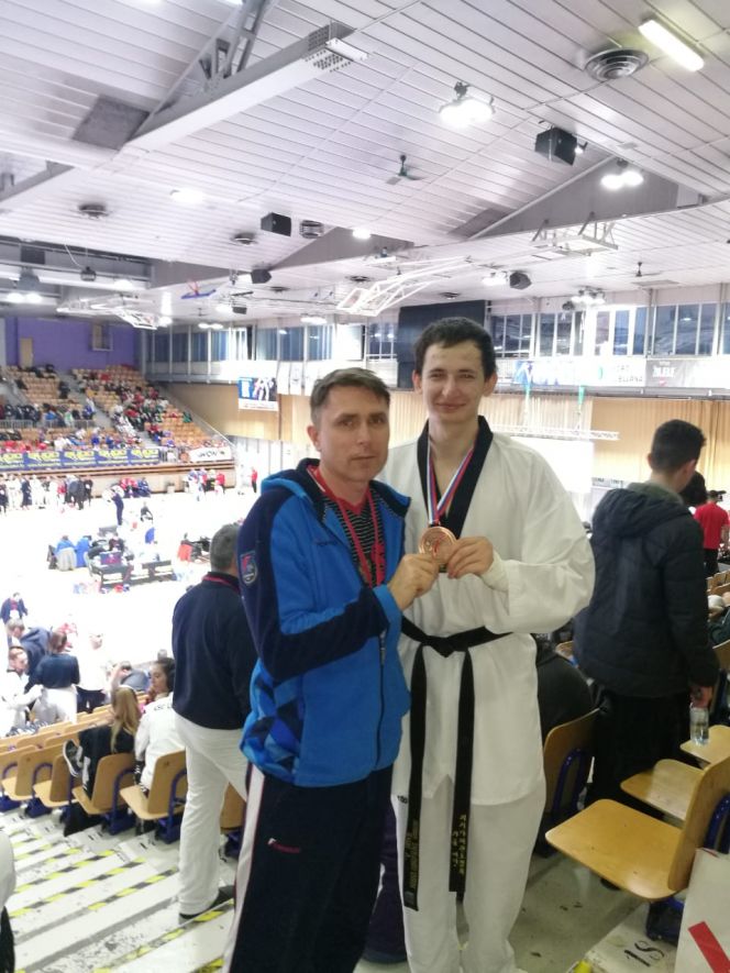 Альберт Гаун, бронзовый призёр международного рейтингового турнира «Словения Опен», с тренером Петром Маркиным