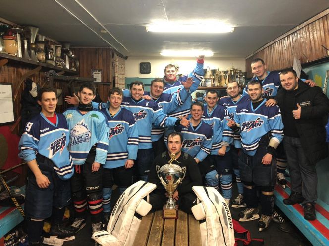 Хоккеисты "Темпа" - обладатели Кубка Черепанова