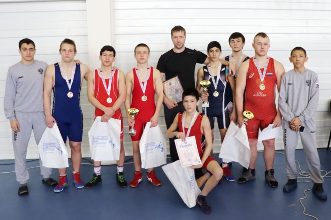 Шестеро борцов Алтайского края стали победителями XI Всероссийского юношеского турнира памяти Николая Щеклеина 
