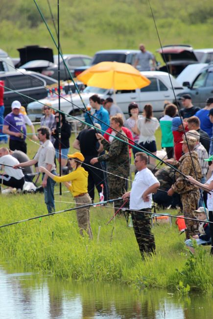 Женская команда комитета администрации Алтайского края по финансам, налоговой и кредитной политике выиграла ежегодные соревнования госслужащих Алтая по ловле рыбы поплавочной удочкой (фото).