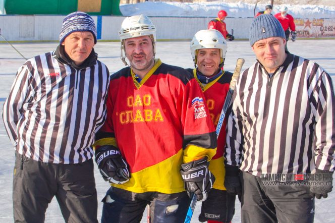 Молодость против опыта: в Камне-на-Оби хоккейный клуб «Юность» отметил юбилей