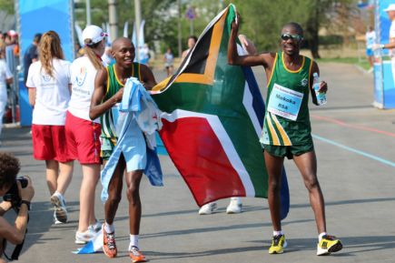 Артём Аплачкин в составе сборной России занял третье место в полумарафоне.