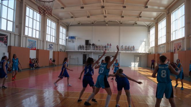 Отборочный турнир сельской олимпиады по баскетболу в селе Троицком. Фото: Галина Максимова