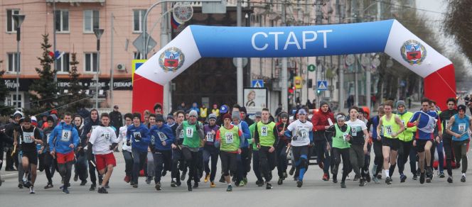 Легкоатлетические эстафеты на призы газеты "Алтайская правда". Фото Евгения Налимова