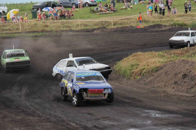 Участники автомобилей не жалели